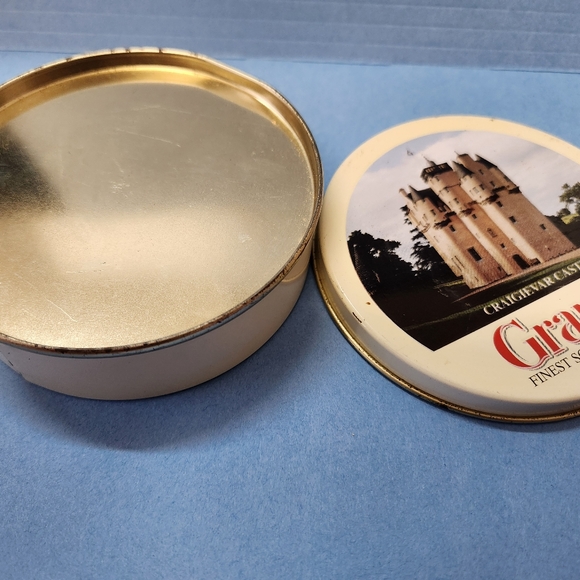 Grant's Whiskey 6 Scottish Castle Coasters in Tin - Vintage, Pre-owned - Picture 4 of 10